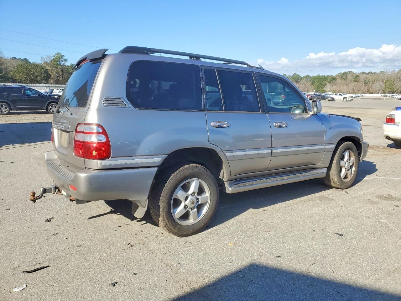 2004 TOYOTA LAND CRUISER photo 3
