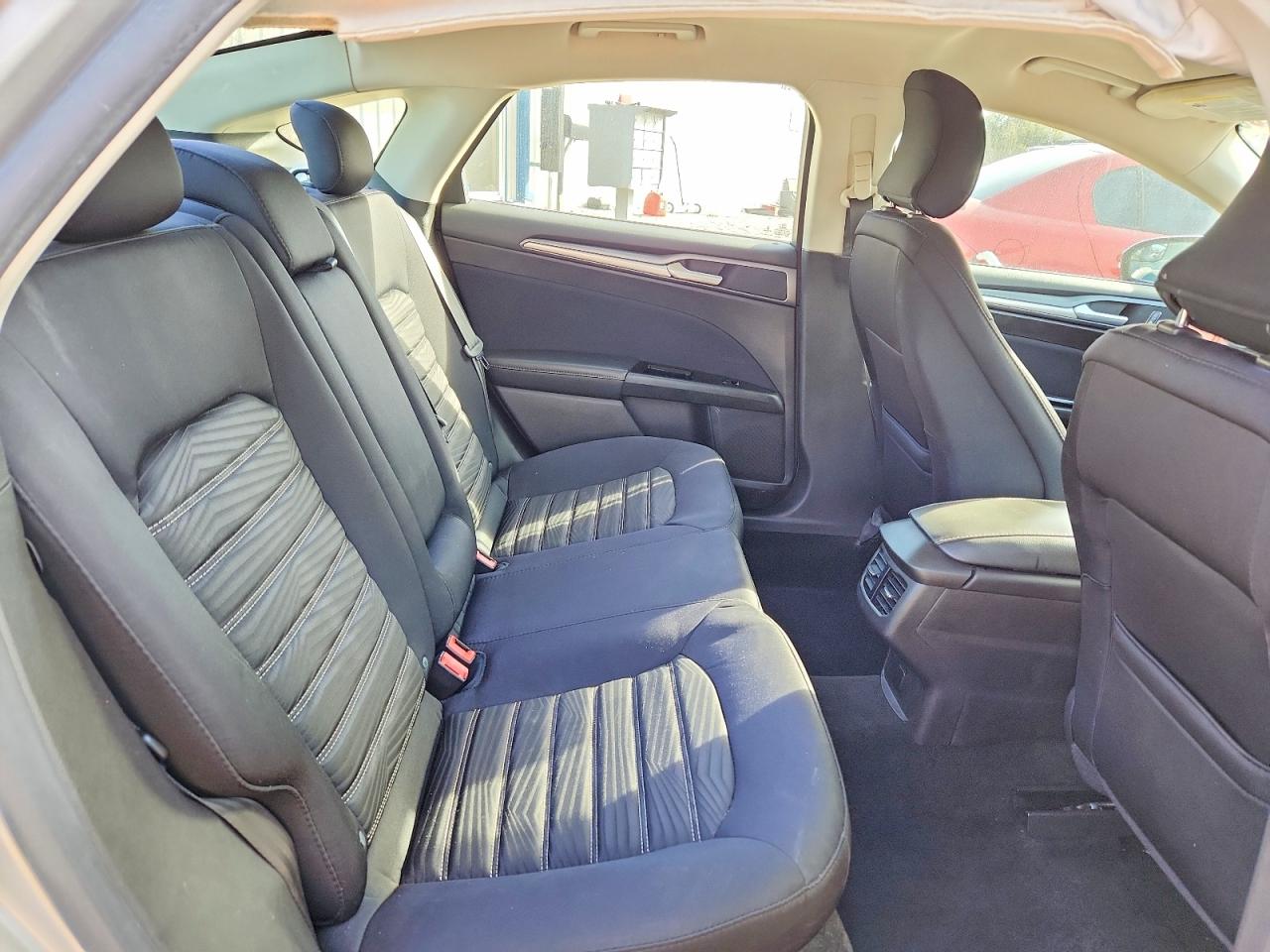 2016 FORD FUSION SE photo 10