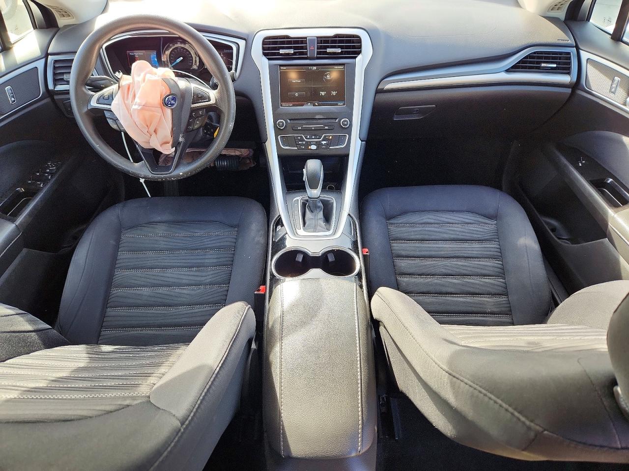 2016 FORD FUSION SE photo 8