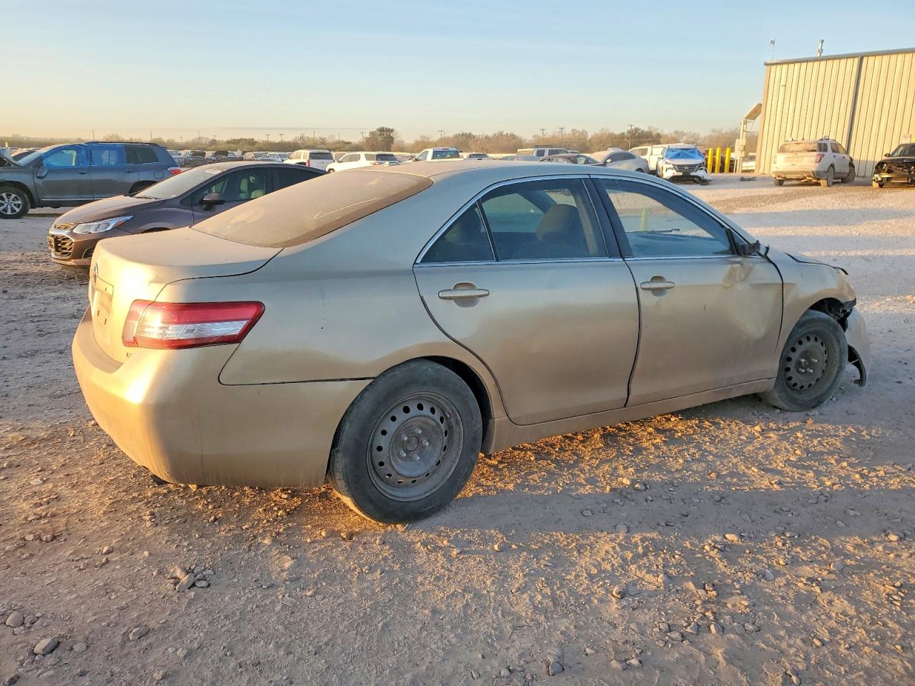 2010 TOYOTA CAMRY BASE photo 3