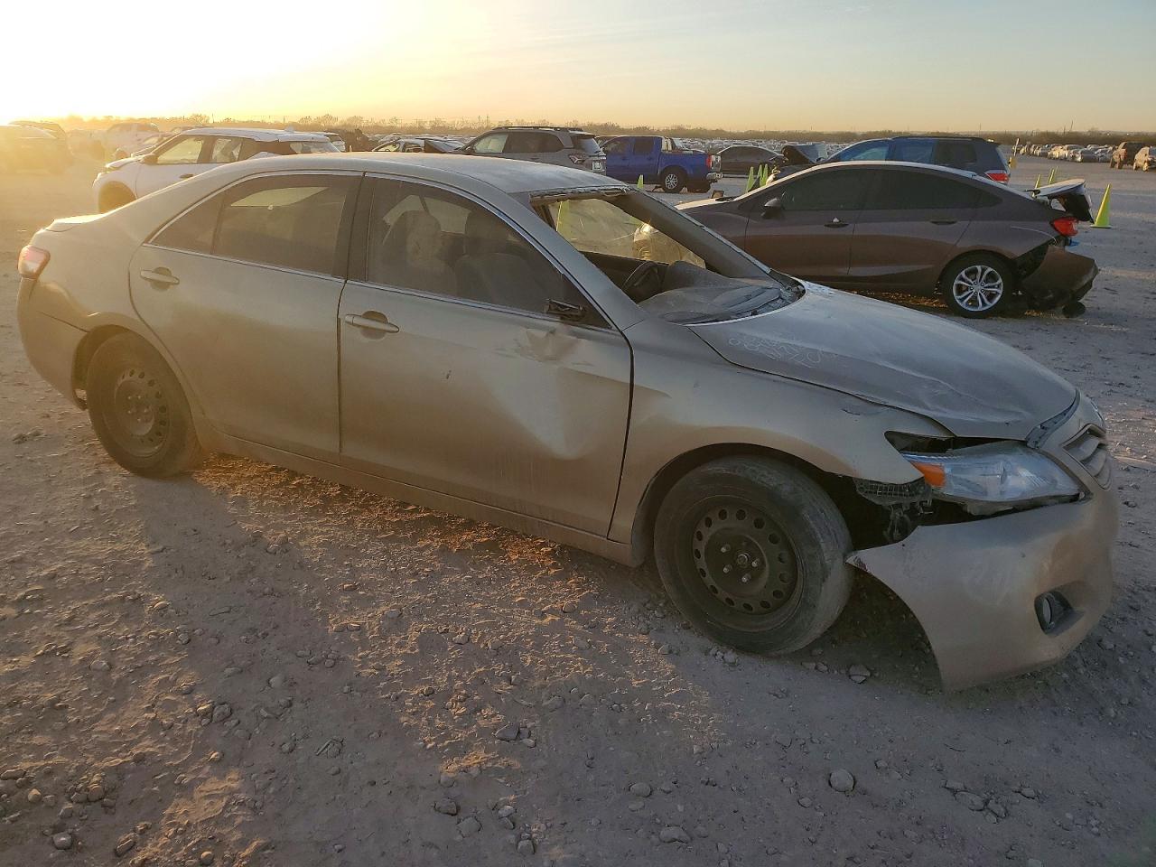 2010 TOYOTA CAMRY BASE photo 4