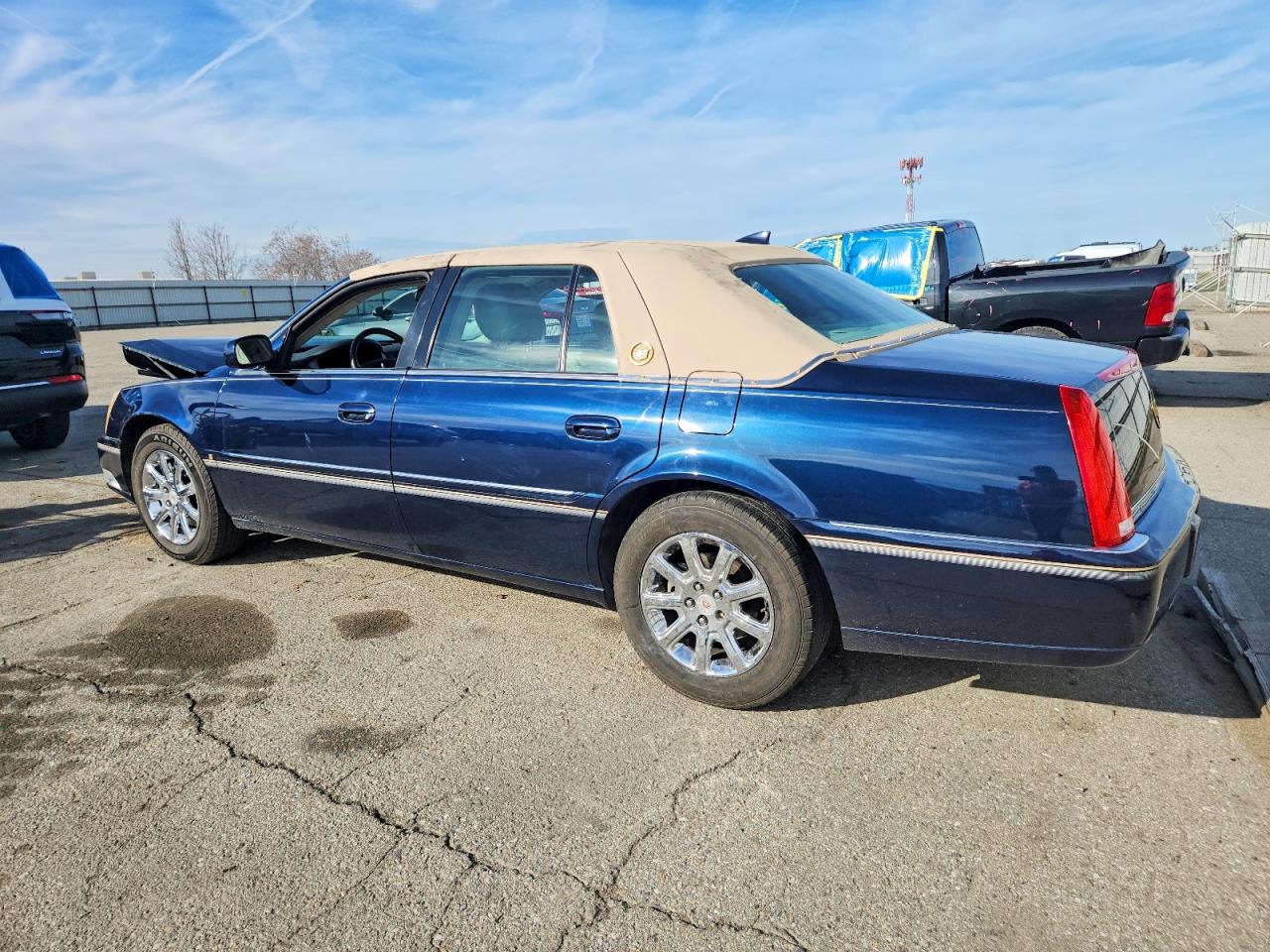 2009 CADILLAC DTS photo 2