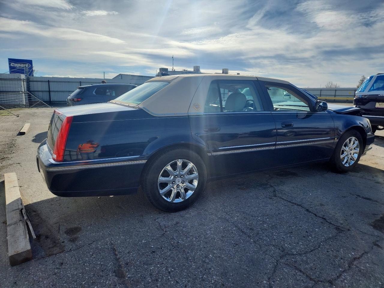 2009 CADILLAC DTS photo 3