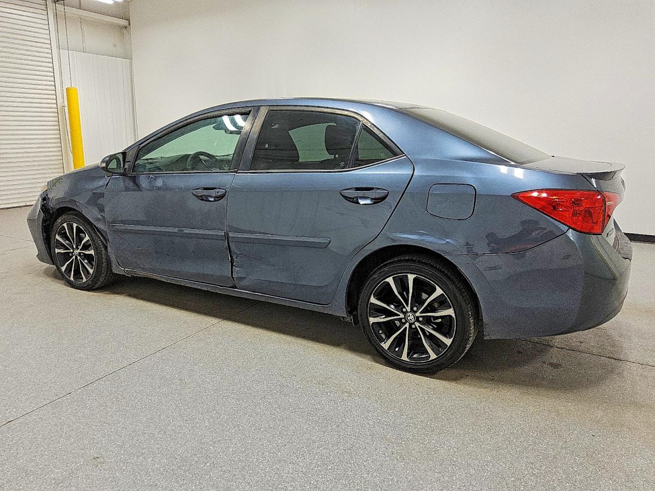 2019 TOYOTA COROLLA SE photo 2