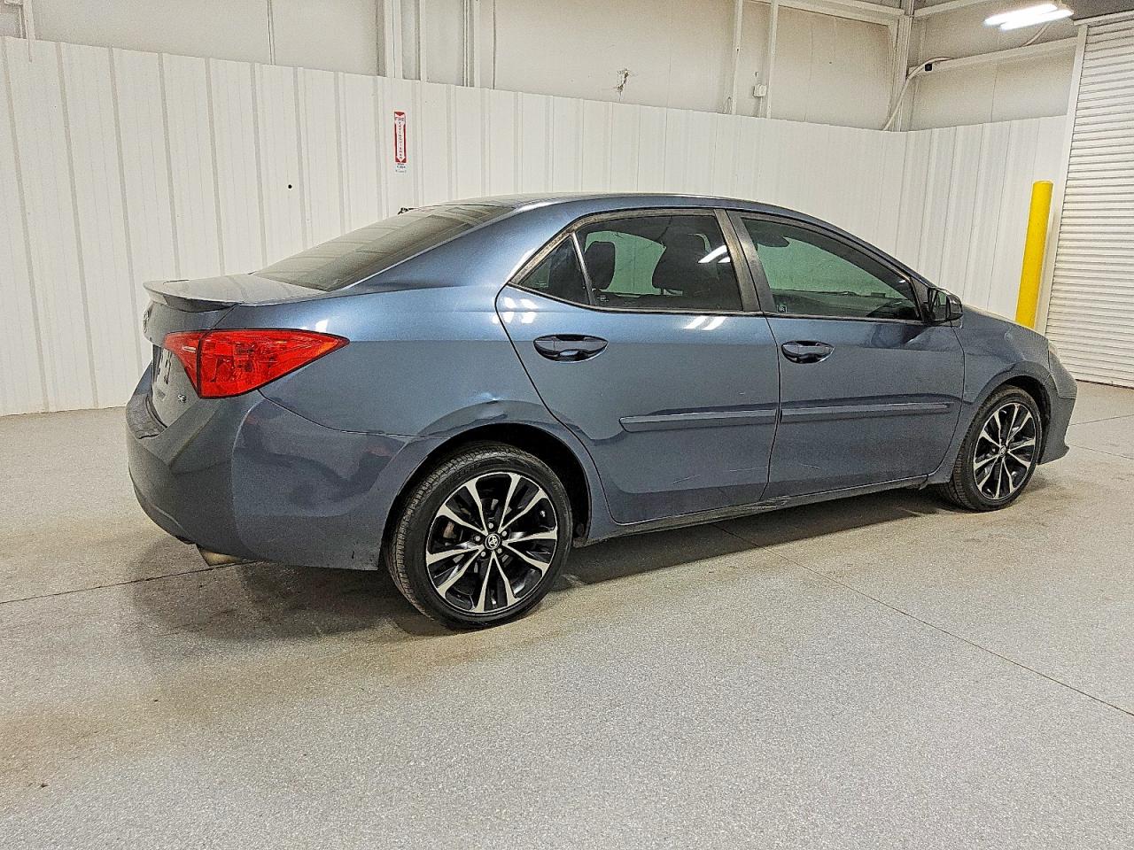 2019 TOYOTA COROLLA SE photo 3