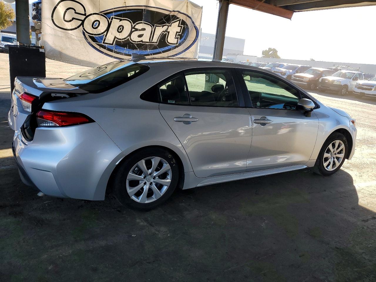 2024 TOYOTA COROLLA LE photo 3