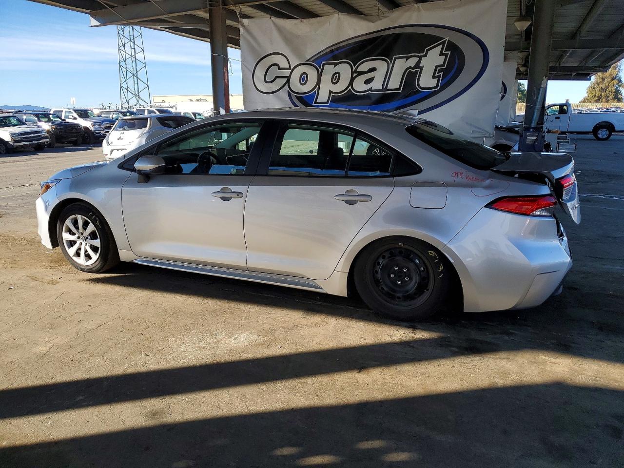 2024 TOYOTA COROLLA LE photo 2