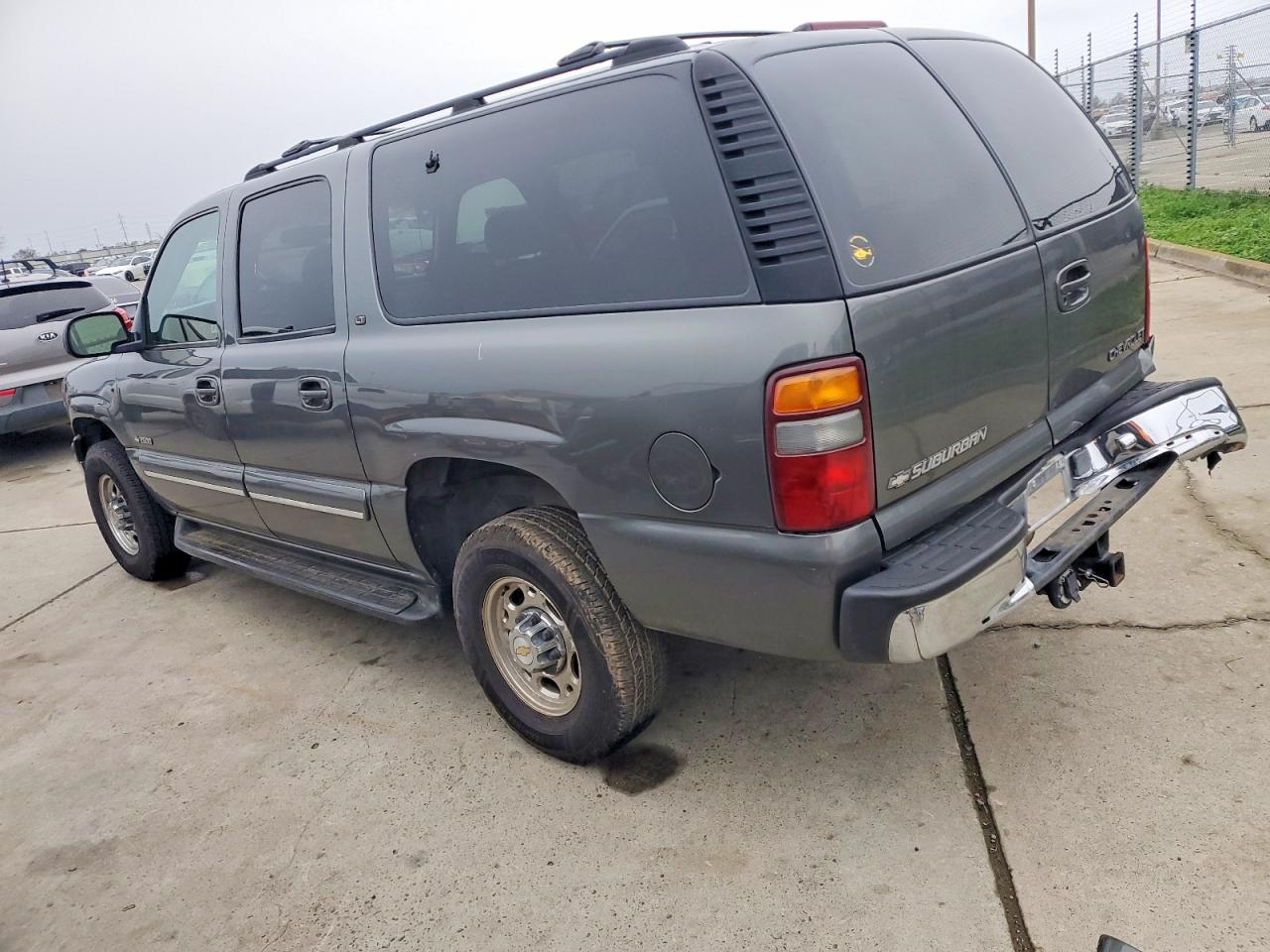 2001 CHEVROLET SUBURBAN K2500 photo 2
