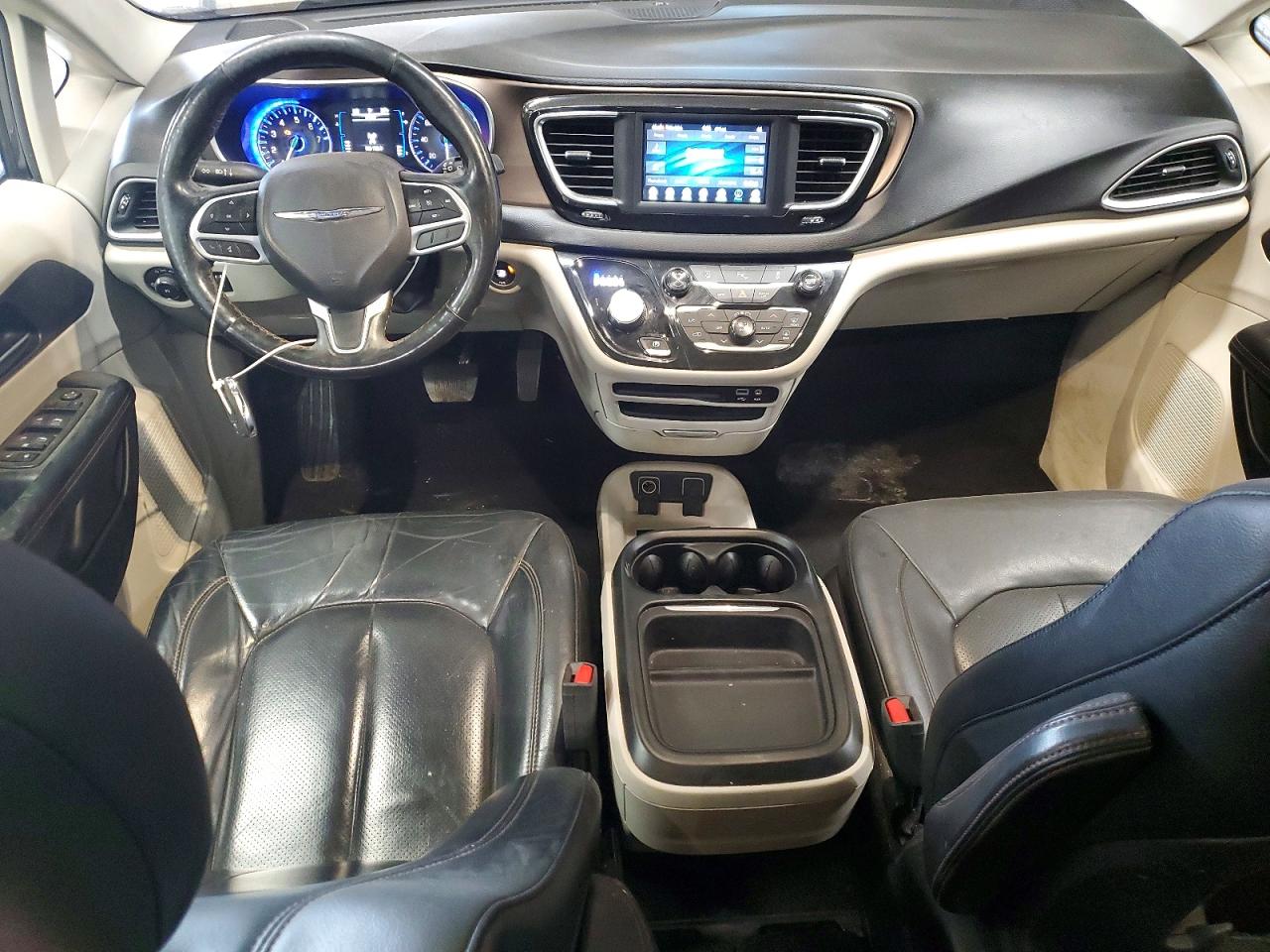 2019 CHRYSLER PACIFICA TOURING L photo 8