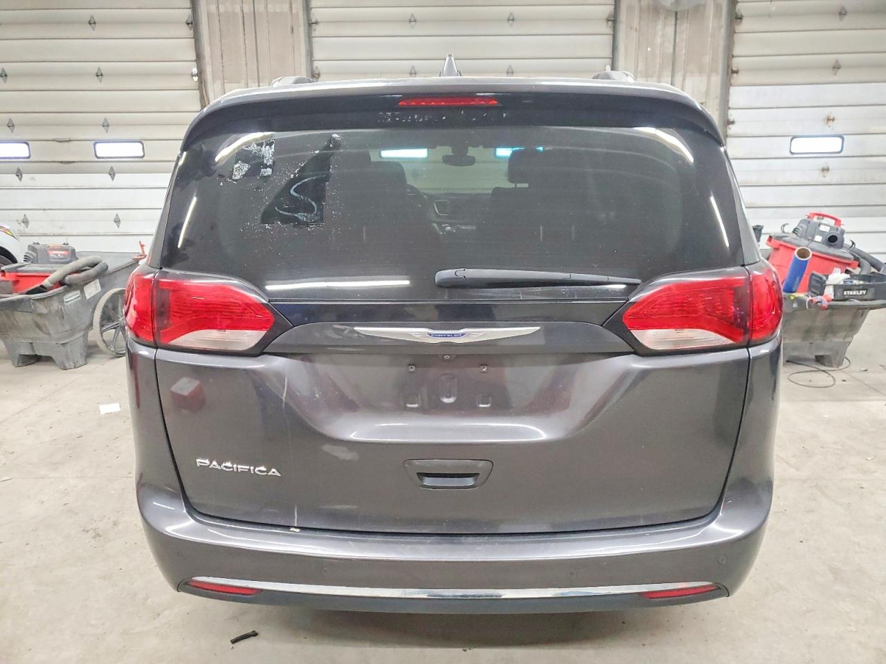 2019 CHRYSLER PACIFICA TOURING L photo 6