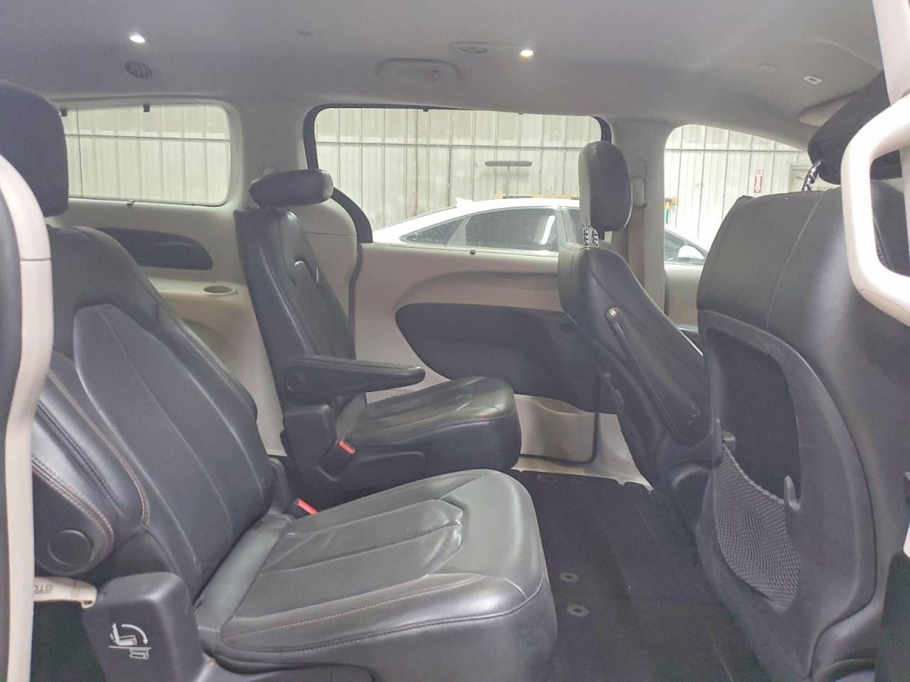 2019 CHRYSLER PACIFICA TOURING L photo 11