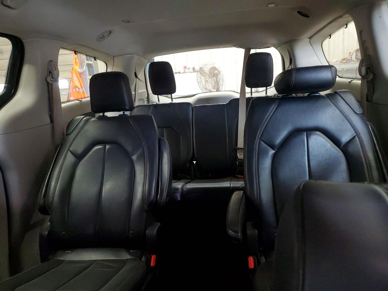 2019 CHRYSLER PACIFICA TOURING L photo 10