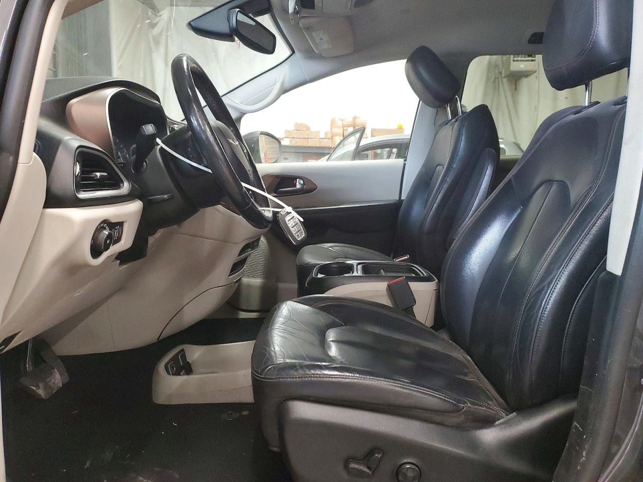 2019 CHRYSLER PACIFICA TOURING L photo 7