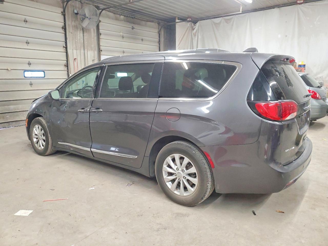 2019 CHRYSLER PACIFICA TOURING L photo 2