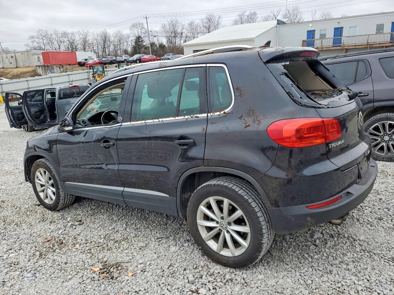 2017 VOLKSWAGEN TIGUAN WOLFSBURG photo 2