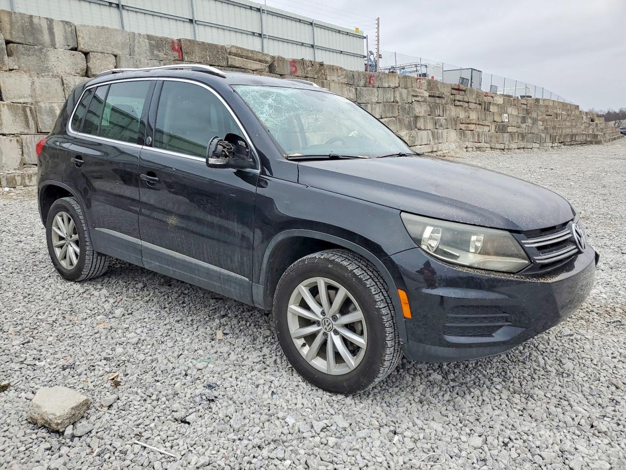 2017 VOLKSWAGEN TIGUAN WOLFSBURG photo 4
