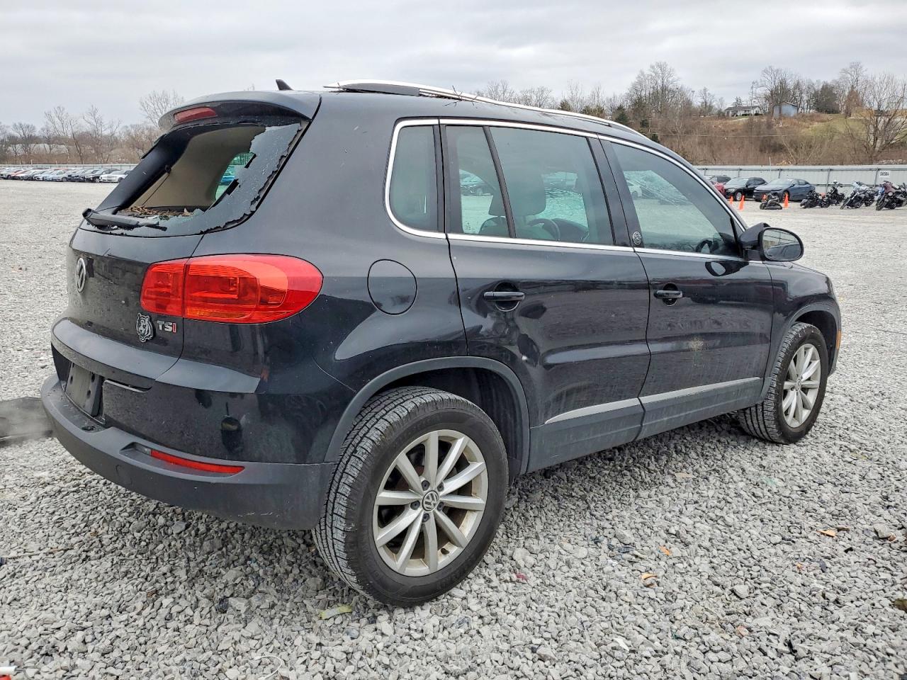 2017 VOLKSWAGEN TIGUAN WOLFSBURG photo 3