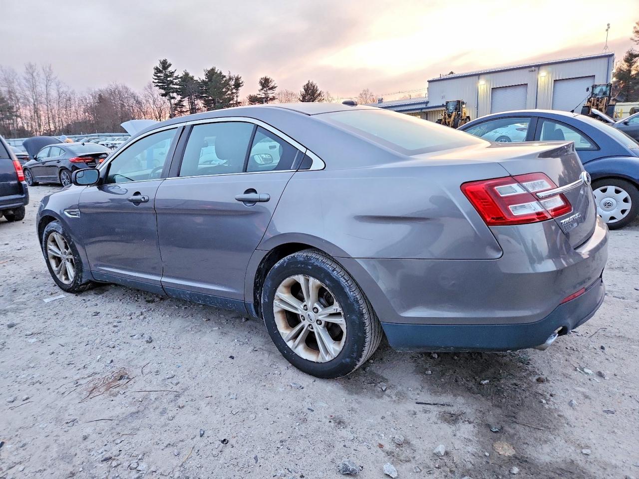 2014 FORD TAURUS SEL photo 2