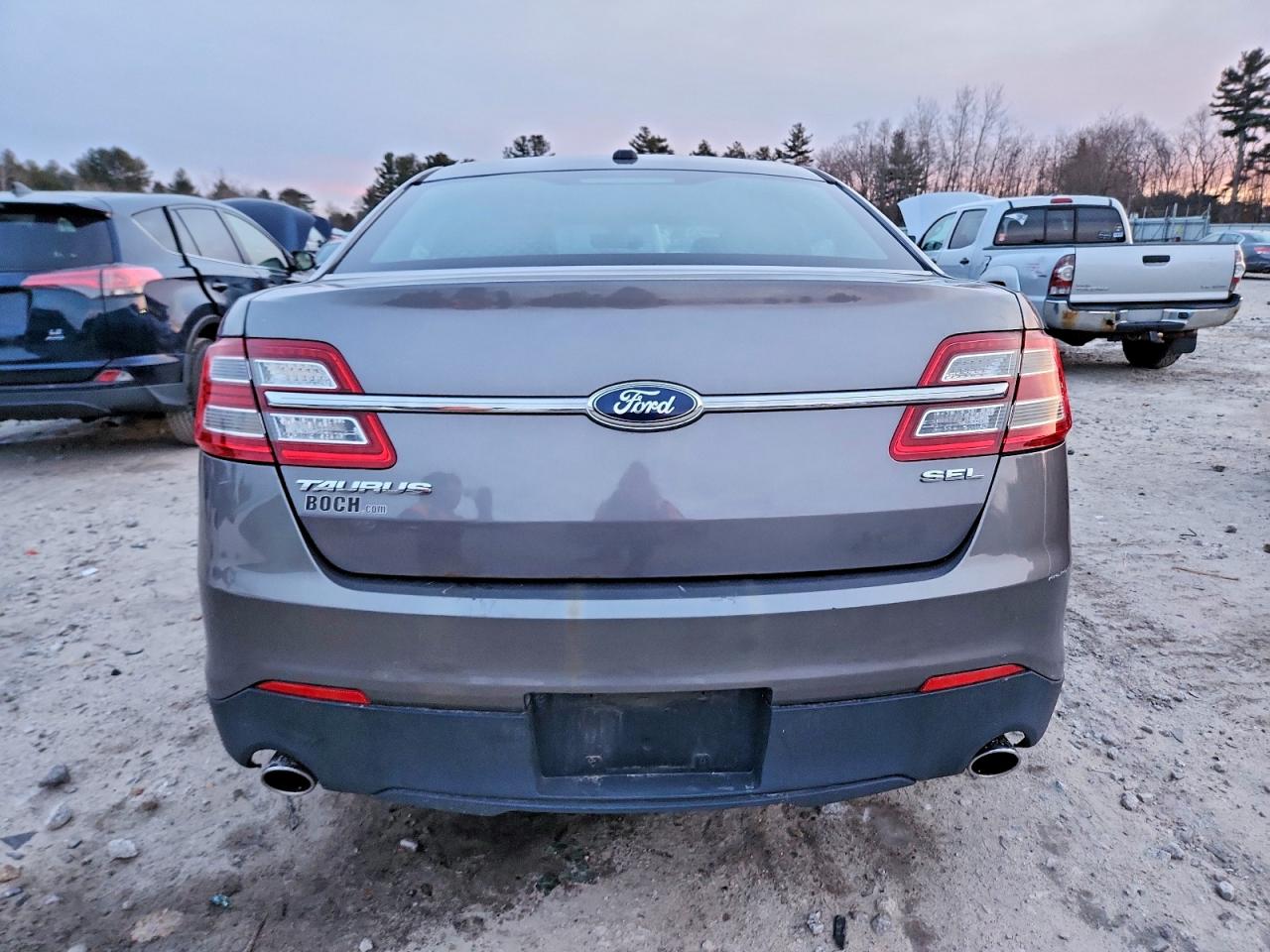 2014 FORD TAURUS SEL photo 6