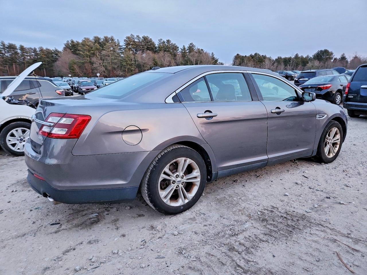 2014 FORD TAURUS SEL photo 3