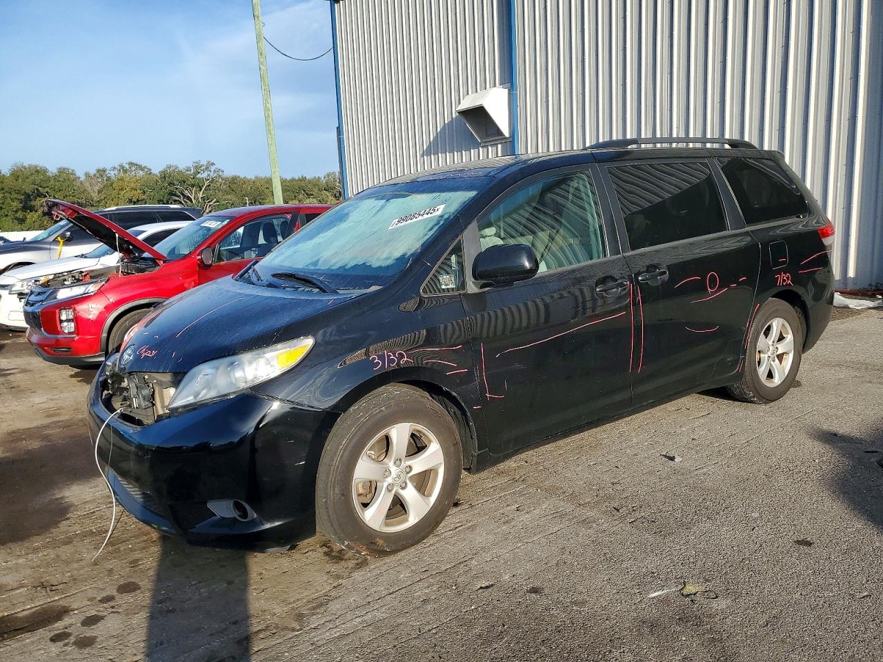 2013 TOYOTA SIENNA