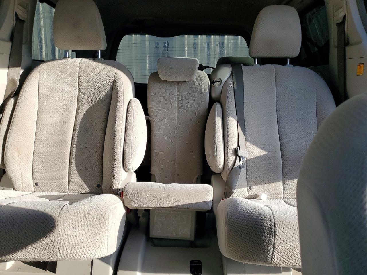 2013 TOYOTA SIENNA LE photo 10