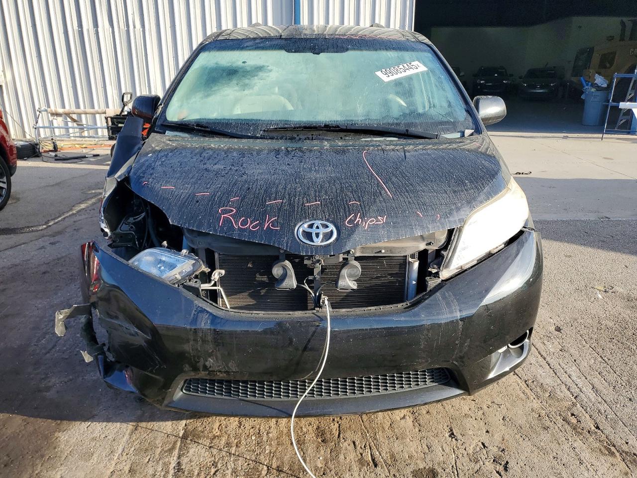 2013 TOYOTA SIENNA LE photo 5