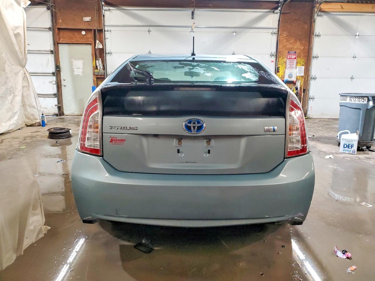 2015 TOYOTA PRIUS photo 6