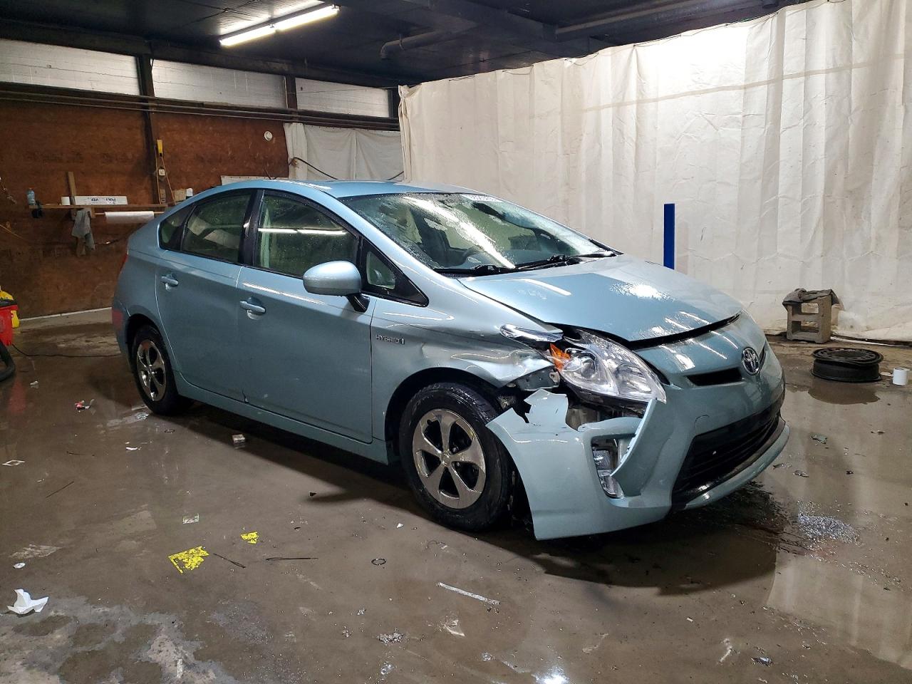 2015 TOYOTA PRIUS photo 4