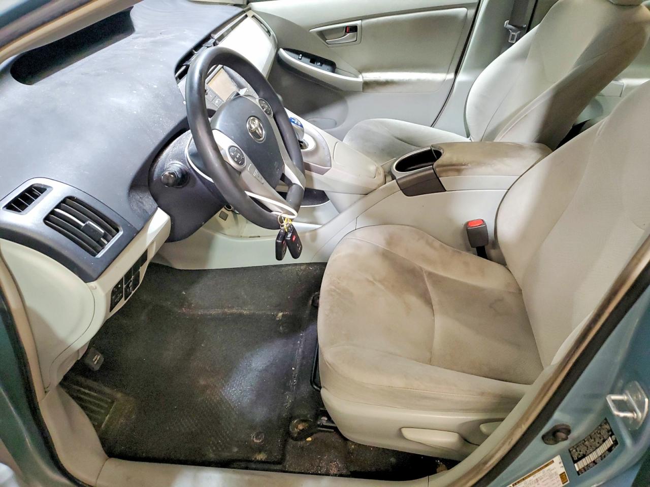 2015 TOYOTA PRIUS photo 7