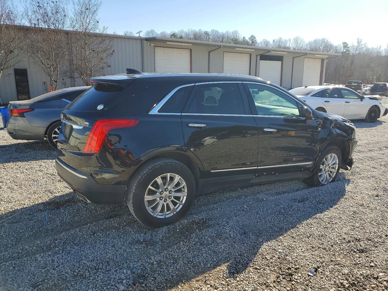 2017 CADILLAC XT5 photo 3