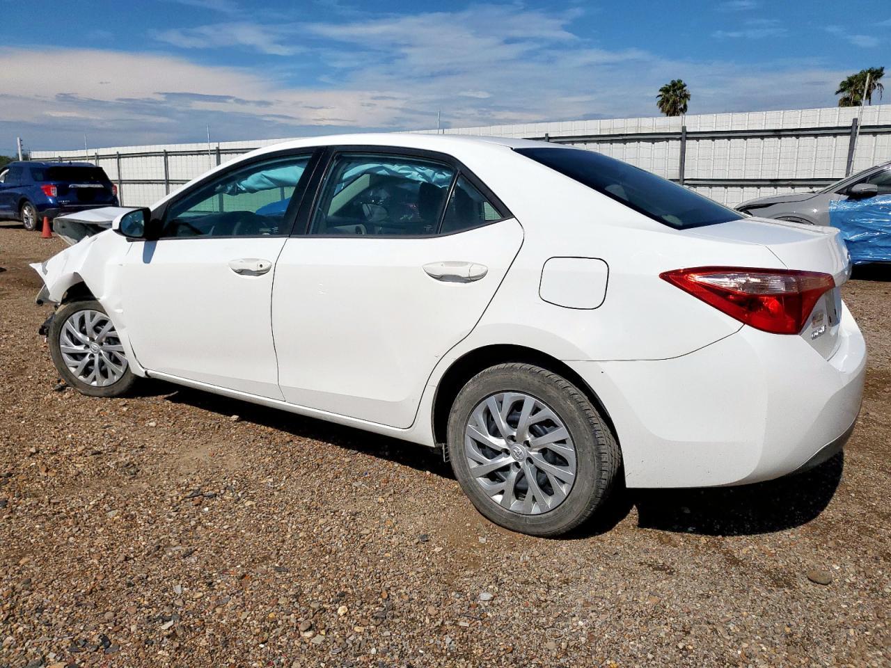 2017 TOYOTA COROLLA L photo 3