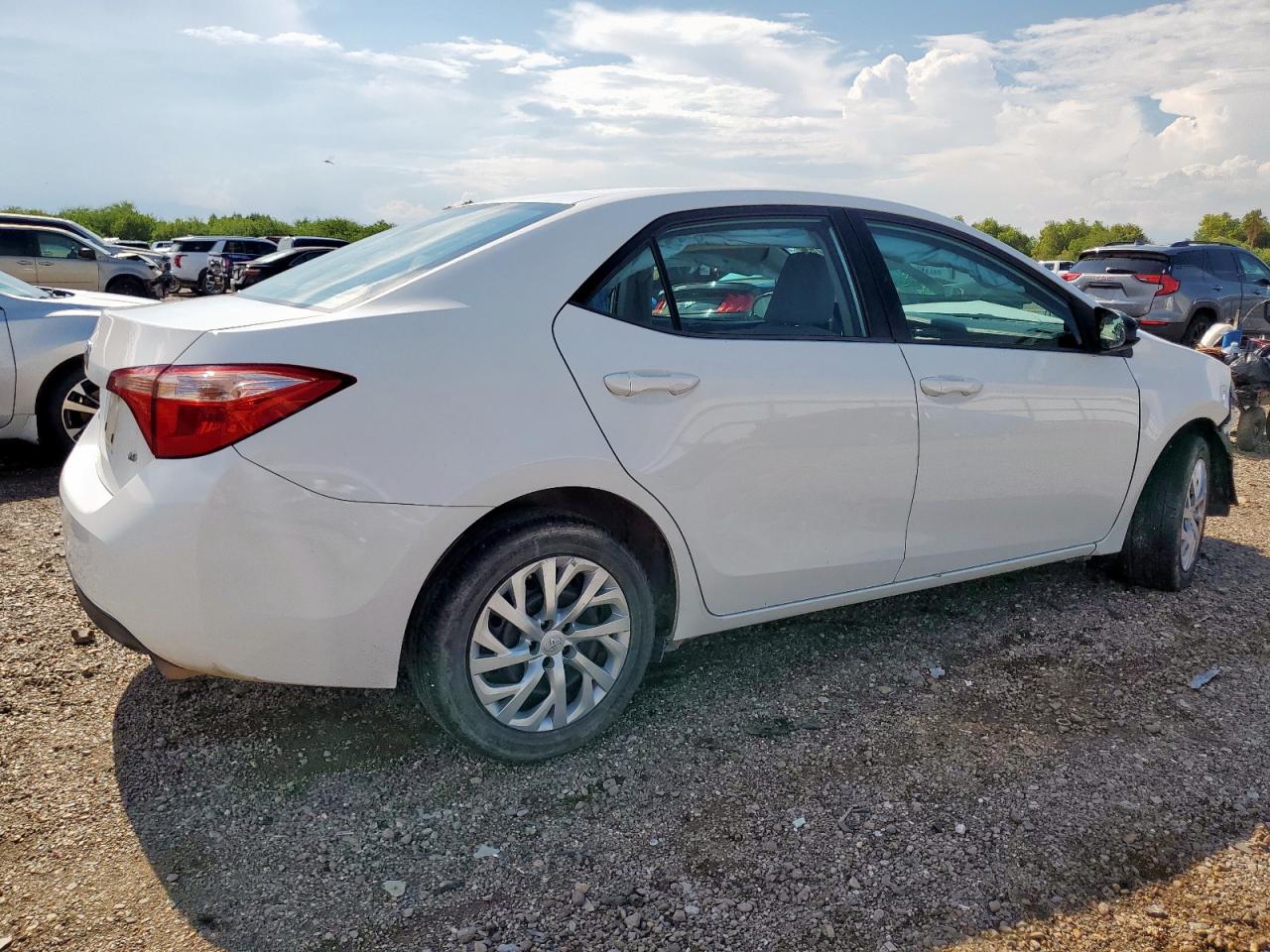 2017 TOYOTA COROLLA L photo 5