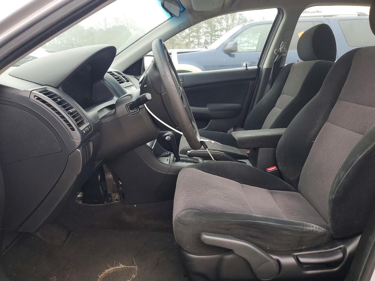 2005 HONDA ACCORD DX photo 7