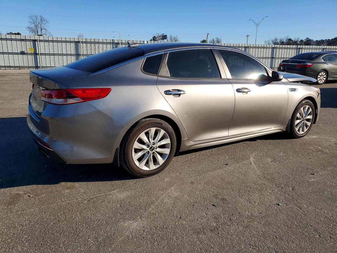 2018 KIA OPTIMA LX photo 3