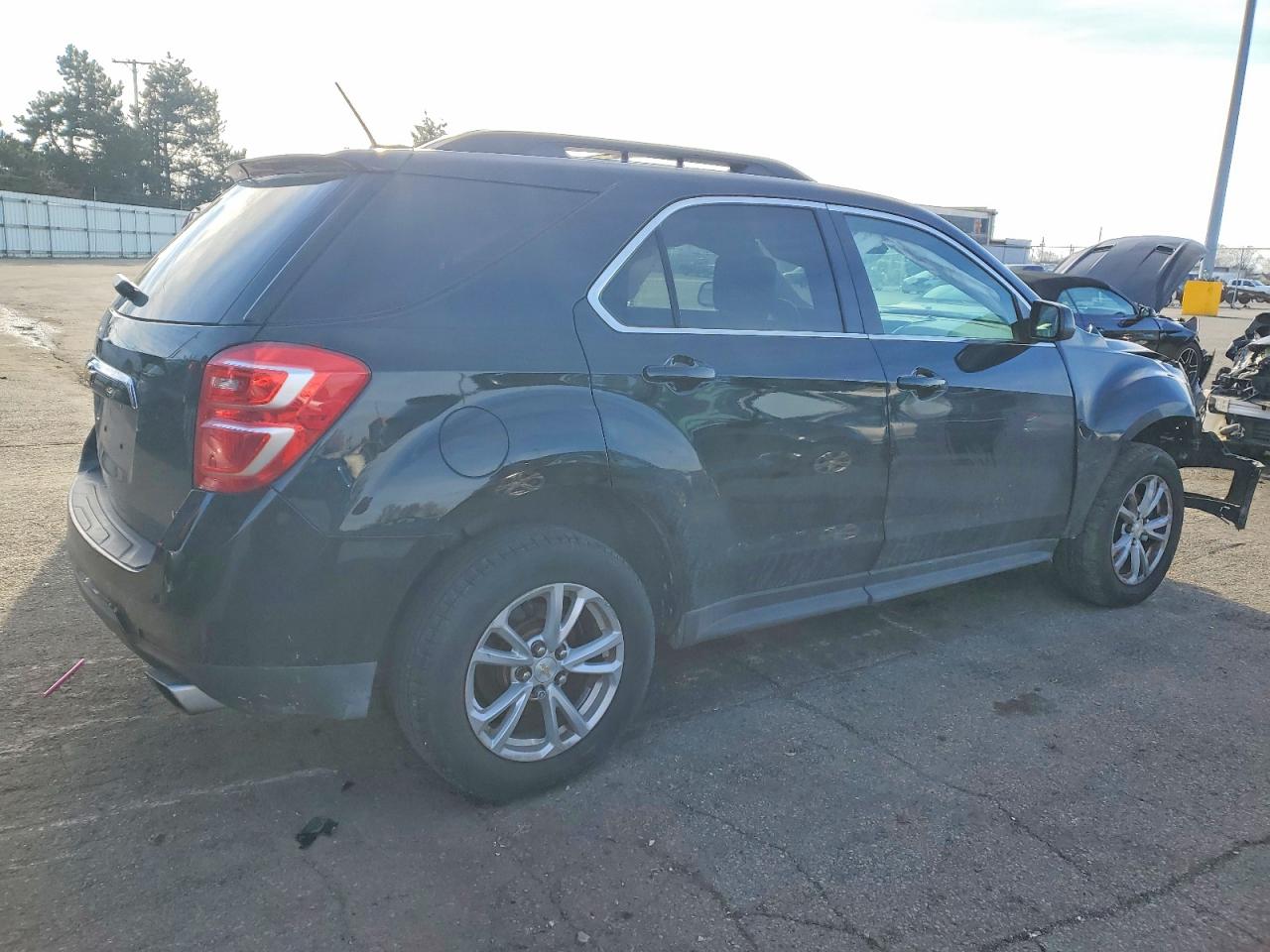 2017 CHEVROLET EQUINOX LT photo 3