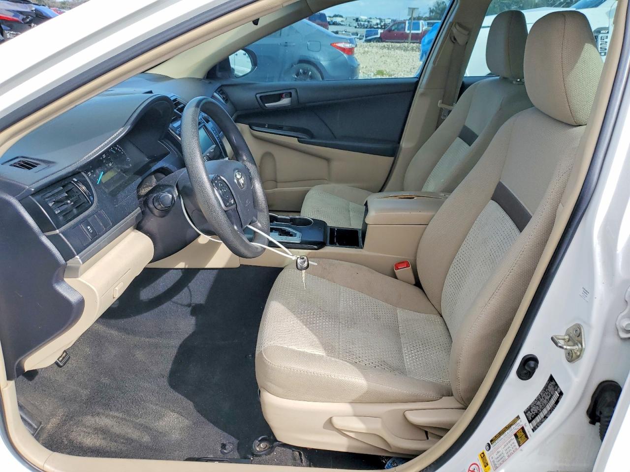 2014 TOYOTA CAMRY L photo 7