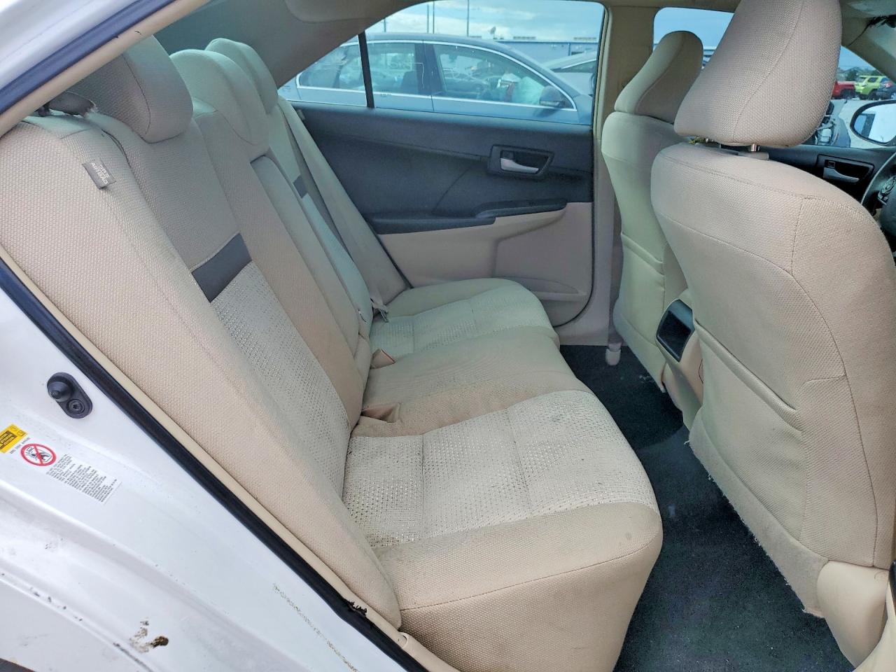 2014 TOYOTA CAMRY L photo 10