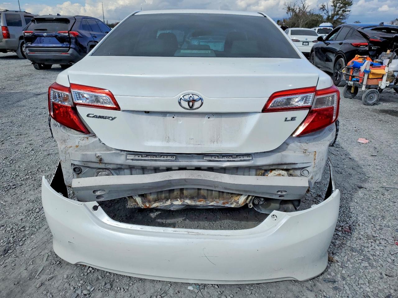 2014 TOYOTA CAMRY L photo 6
