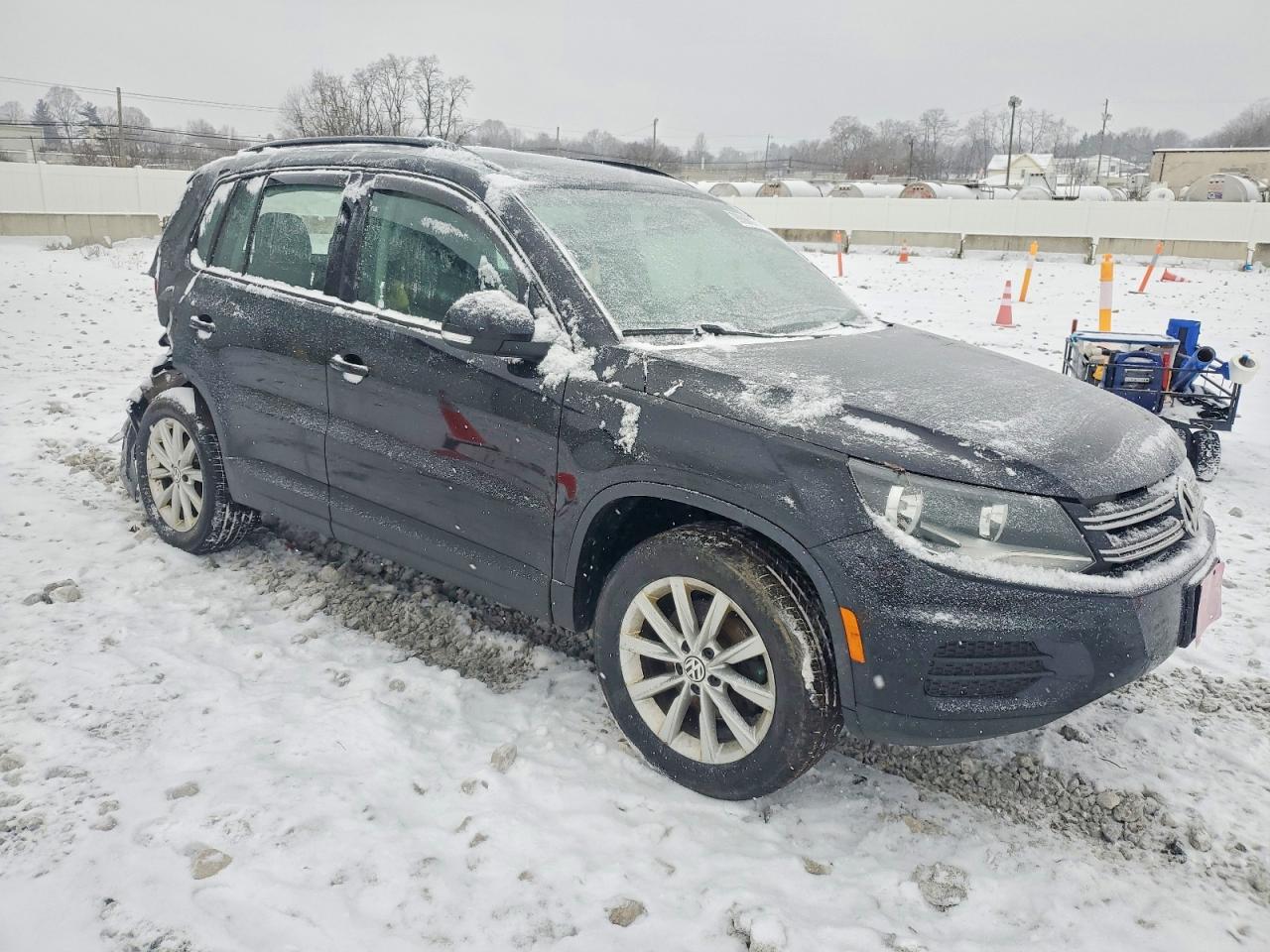 2017 VOLKSWAGEN TIGUAN S photo 4