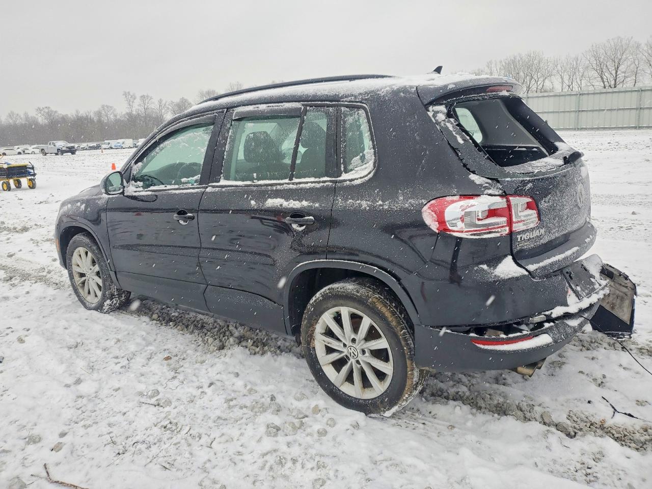 2017 VOLKSWAGEN TIGUAN S photo 2