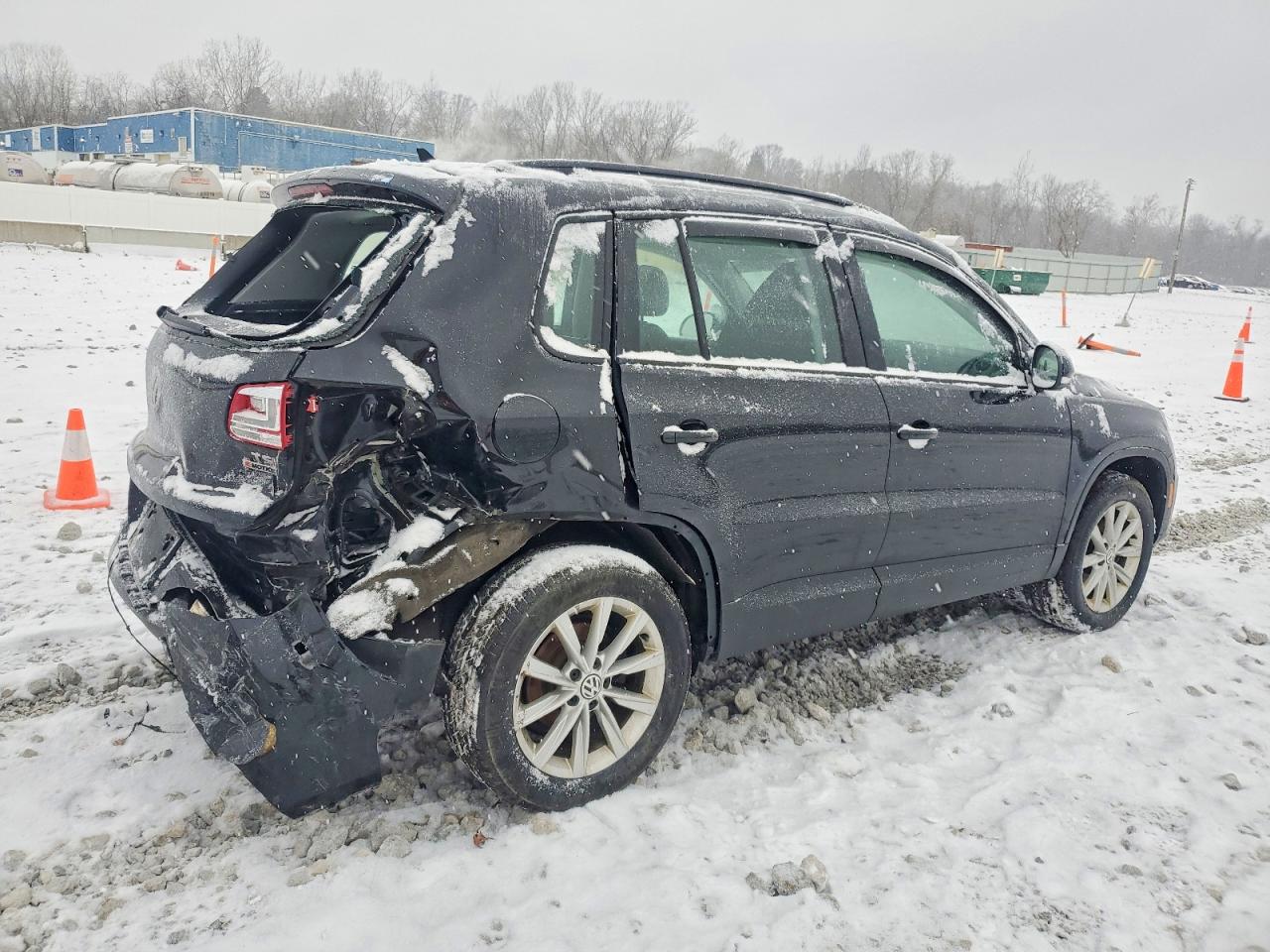 2017 VOLKSWAGEN TIGUAN S photo 3