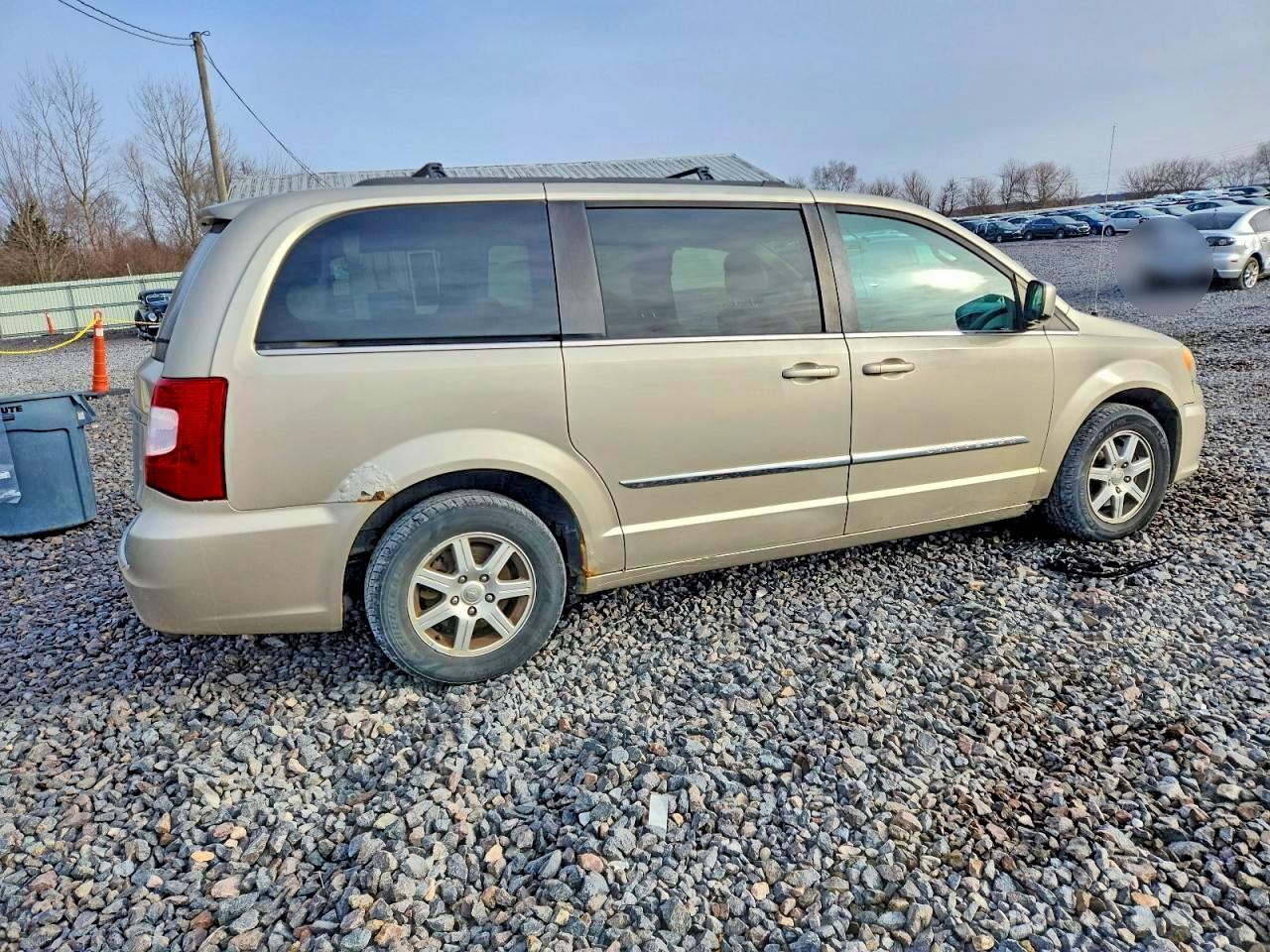 2012 CHRYSLER TOWN & COUNTRY TOURING photo 3