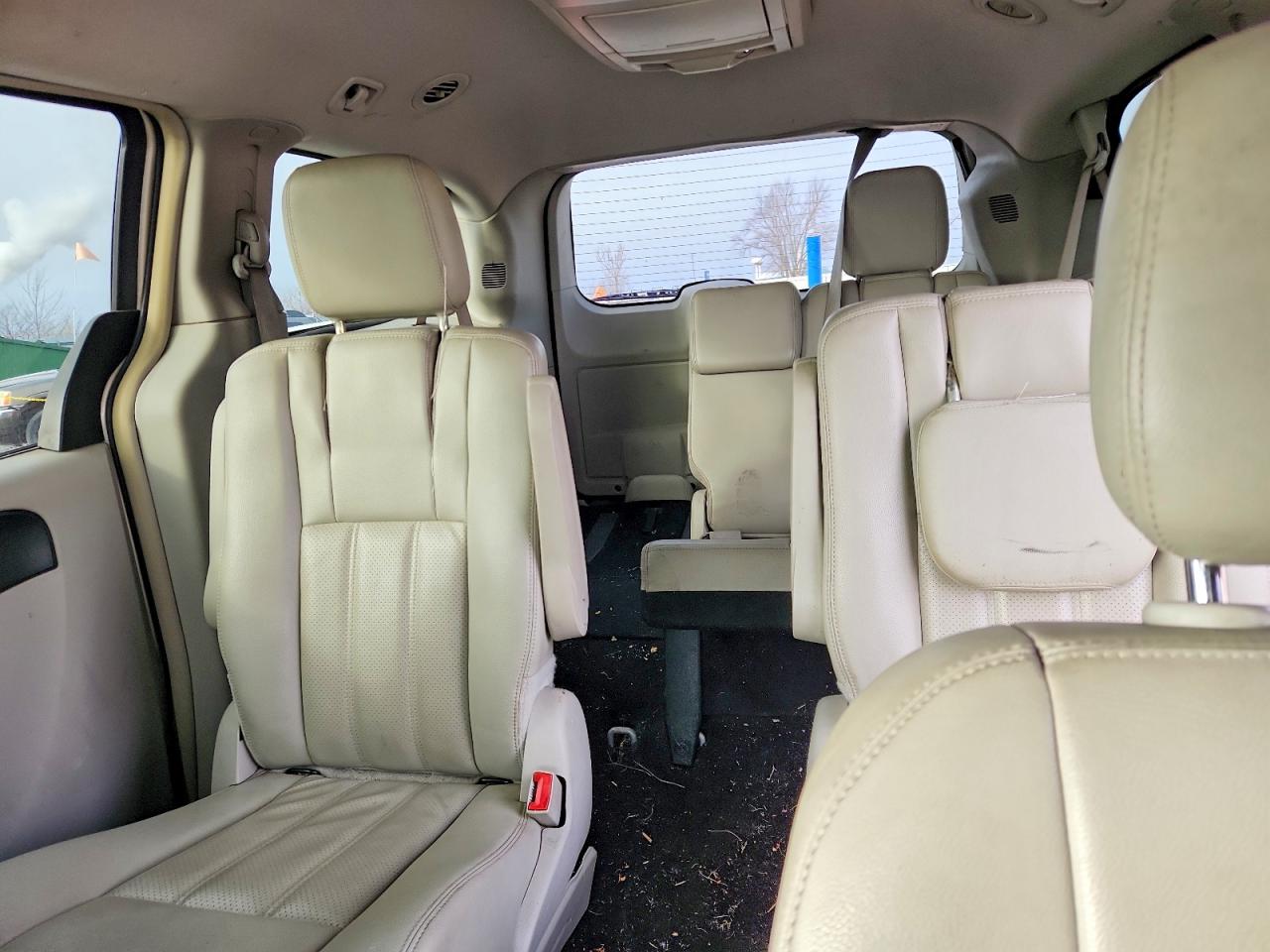 2012 CHRYSLER TOWN & COUNTRY TOURING photo 10