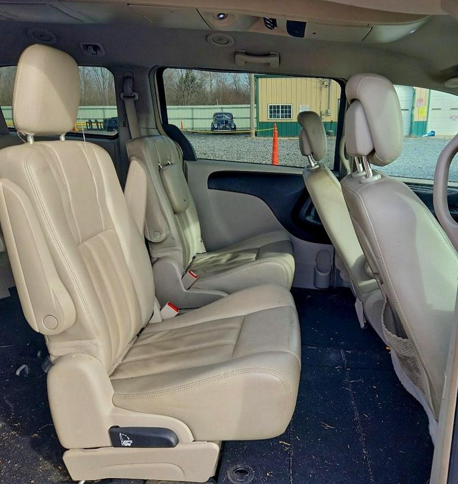 2012 CHRYSLER TOWN & COUNTRY TOURING photo 11