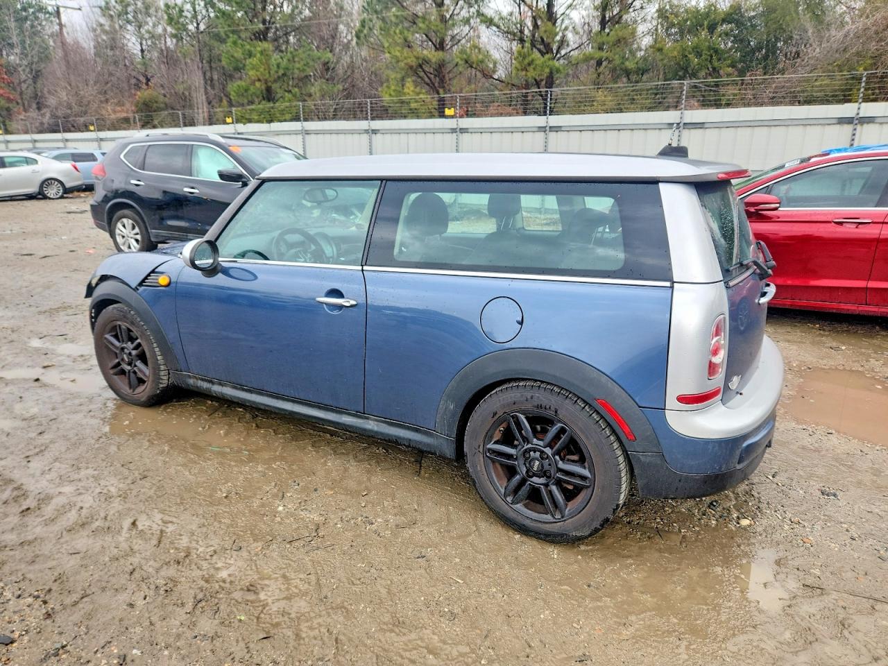 2011 MINI COOPER CLUBMAN photo 2