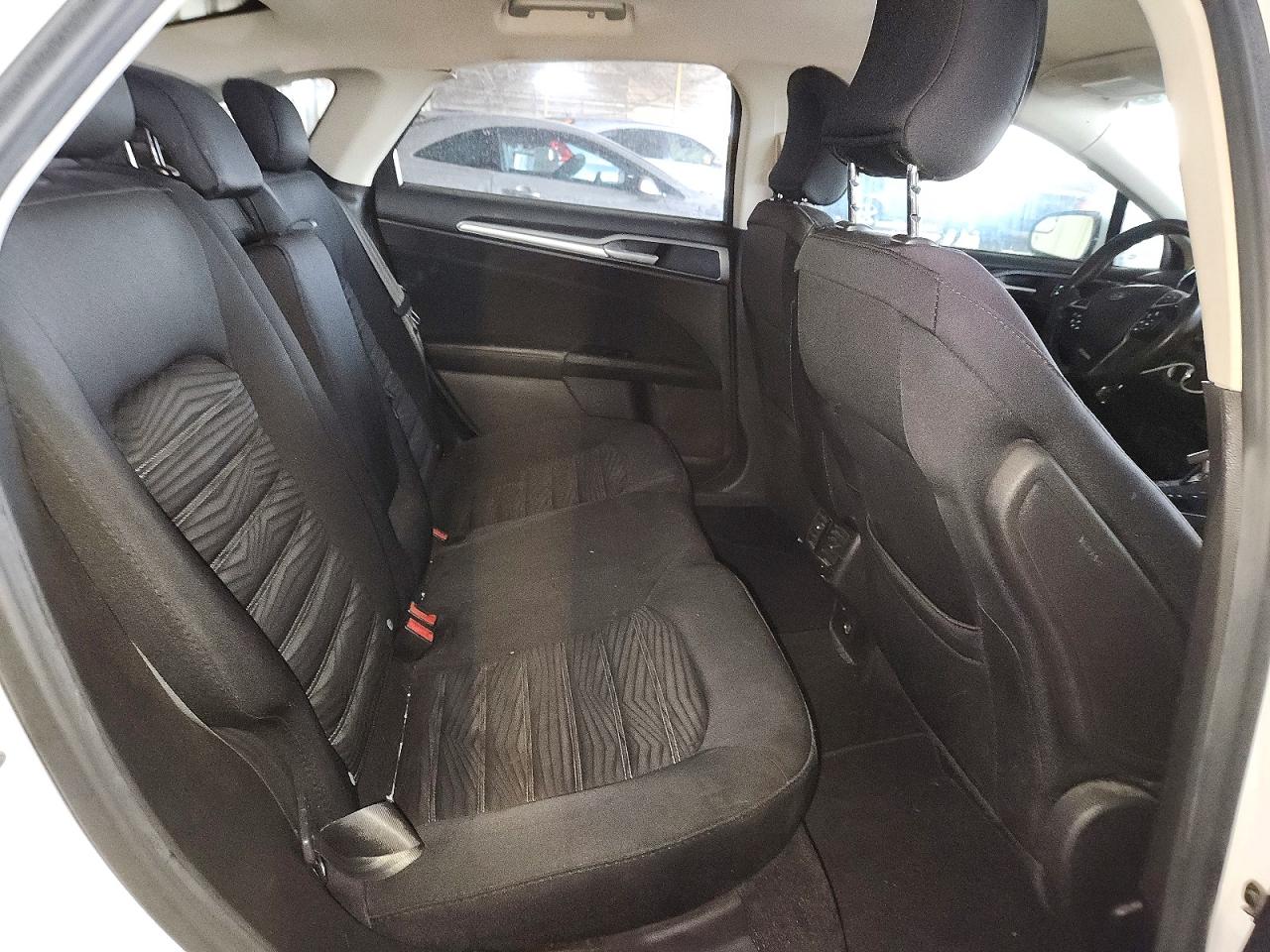 2016 FORD FUSION SE photo 19