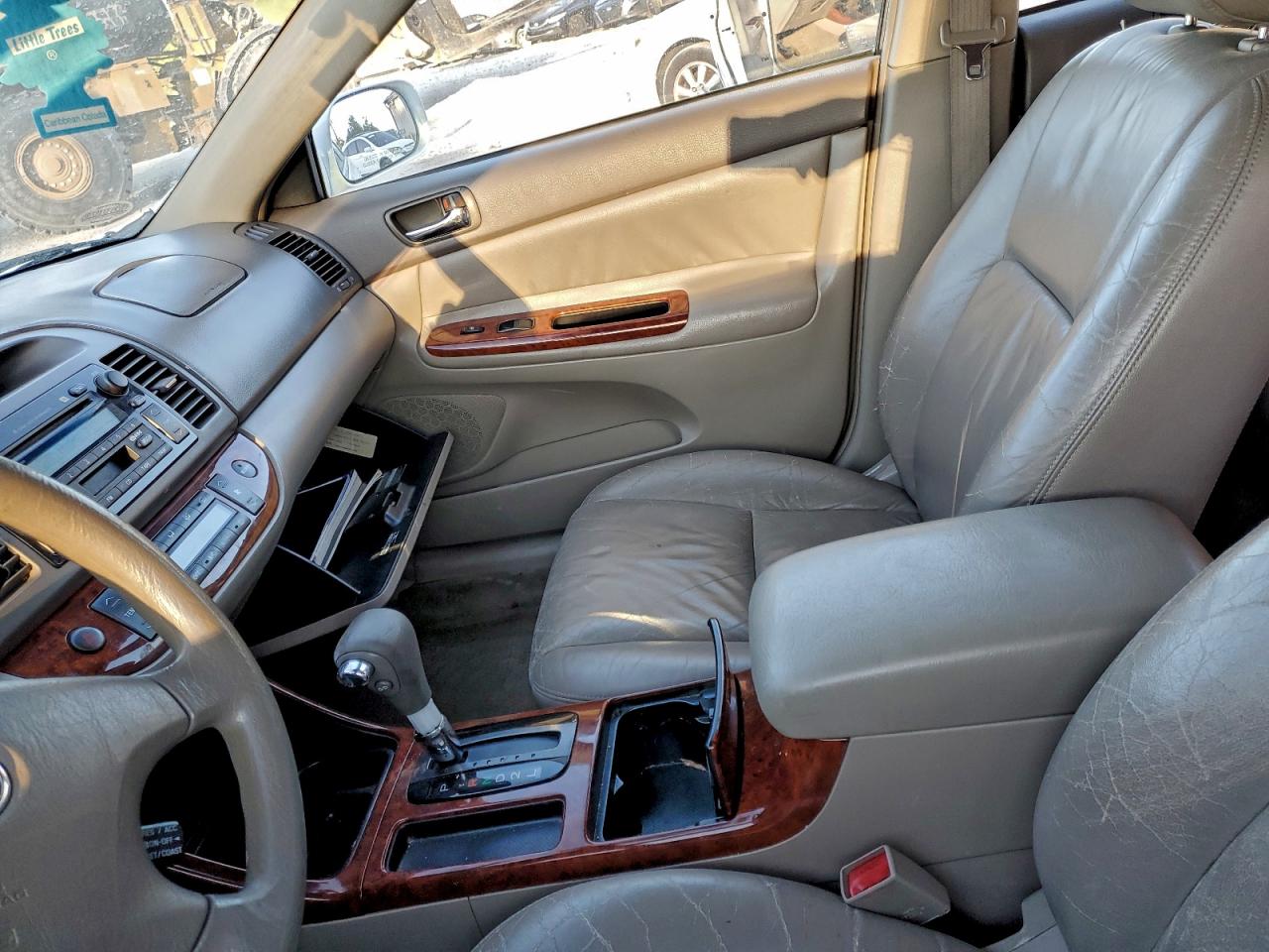 2003 TOYOTA CAMRY LE photo 13