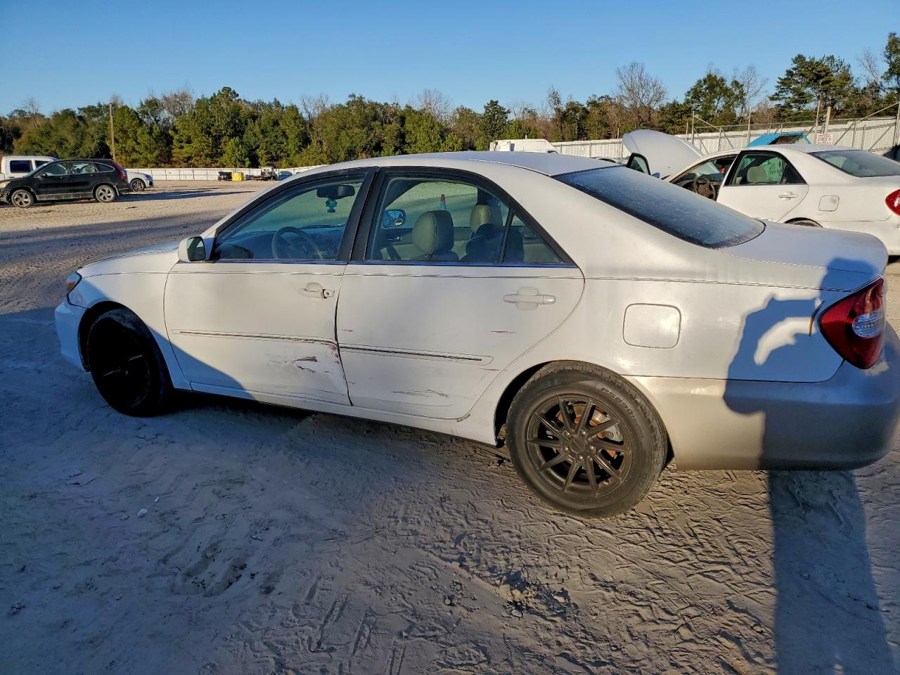 2003 TOYOTA CAMRY LE photo 3
