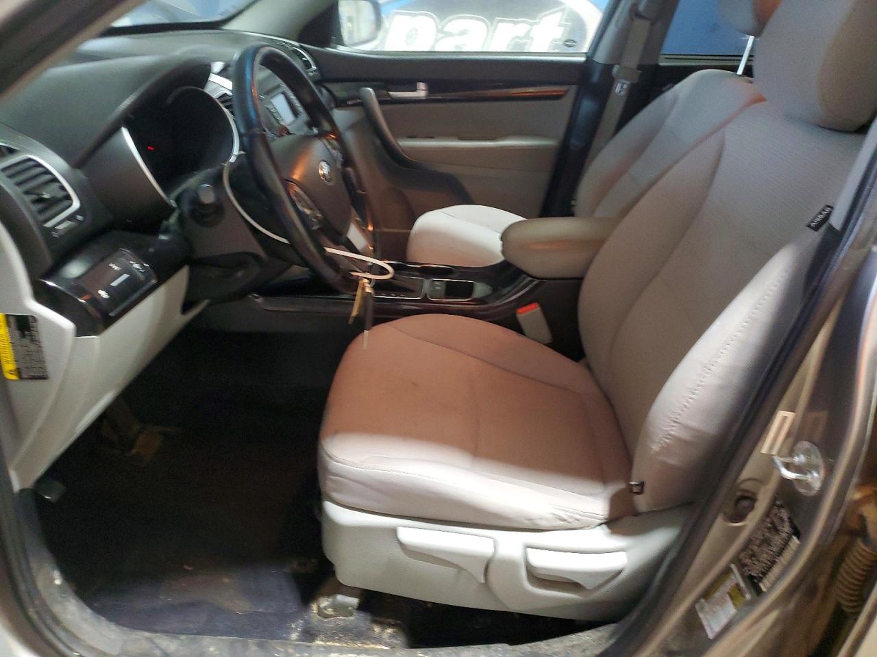 2015 KIA SORENTO LX photo 13